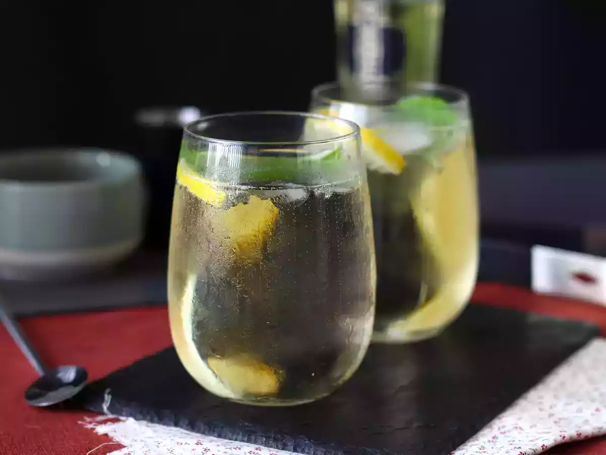 Spritz St-Germain med fläderblomslikör, den ultrafräscha cocktailen för sommaren - foto 4
