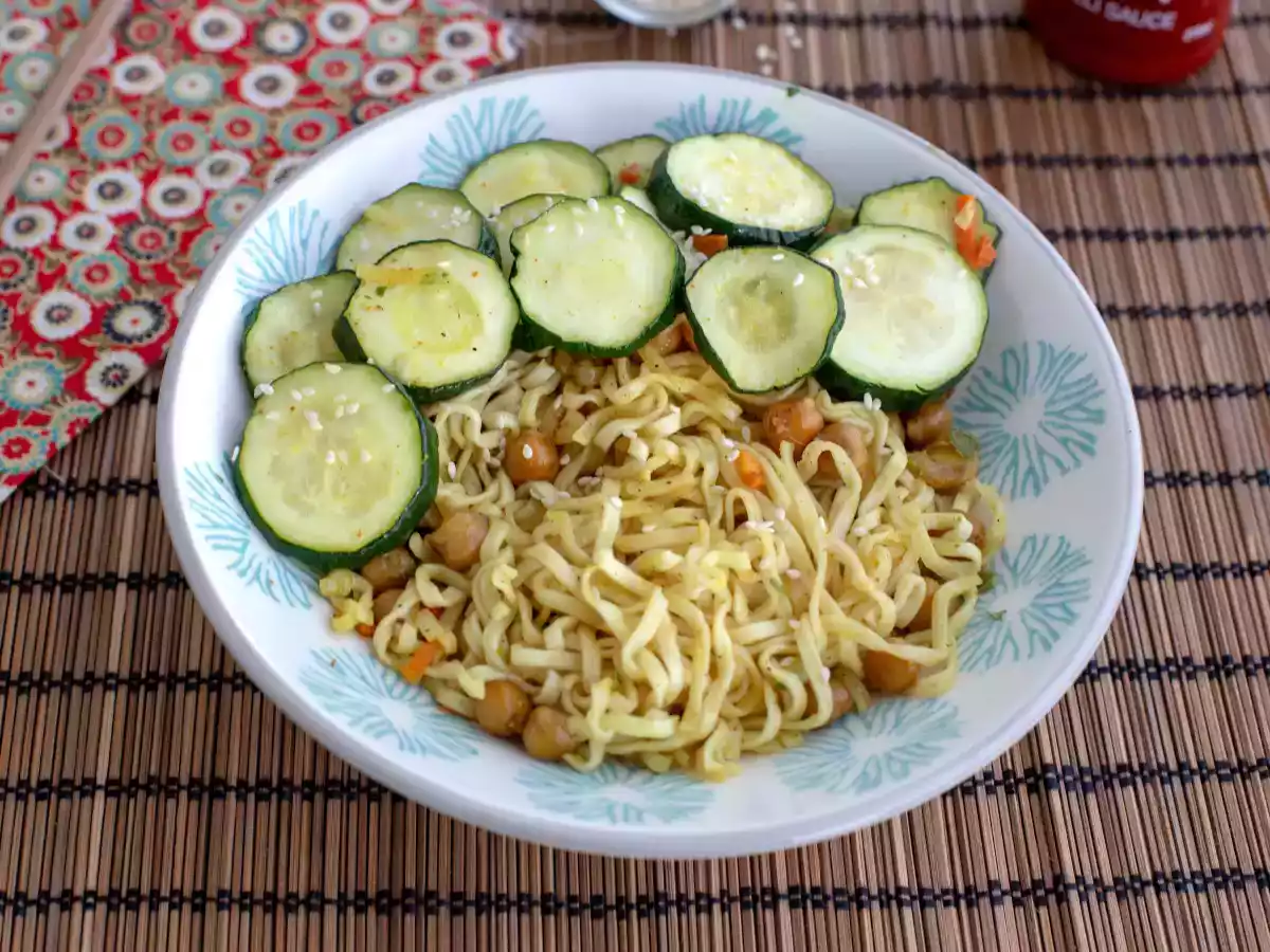 Stekta nudlar med rostade kikärtor och zucchini - foto 3