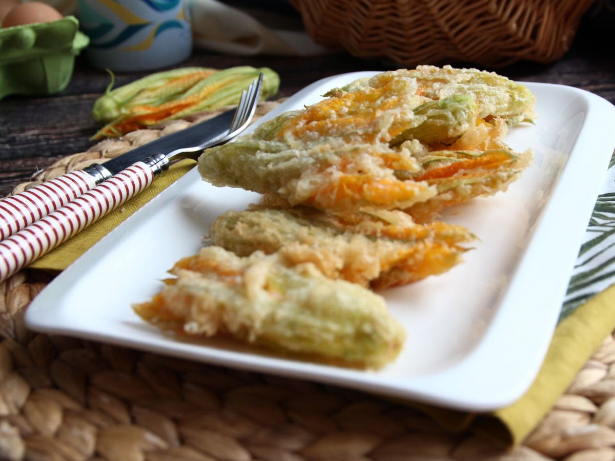 Stekta zucchiniblommor, receptet på smet med mousserande vatten - foto 2