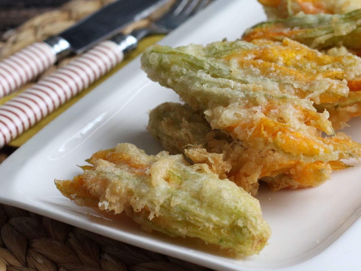 Stekta zucchiniblommor, receptet på smet med mousserande vatten - foto 5