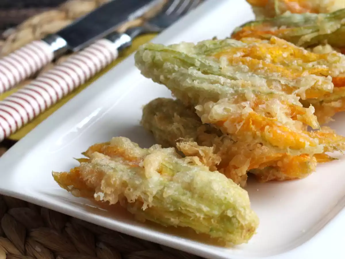 Stekta zucchiniblommor, receptet på smet med mousserande vatten - foto 5
