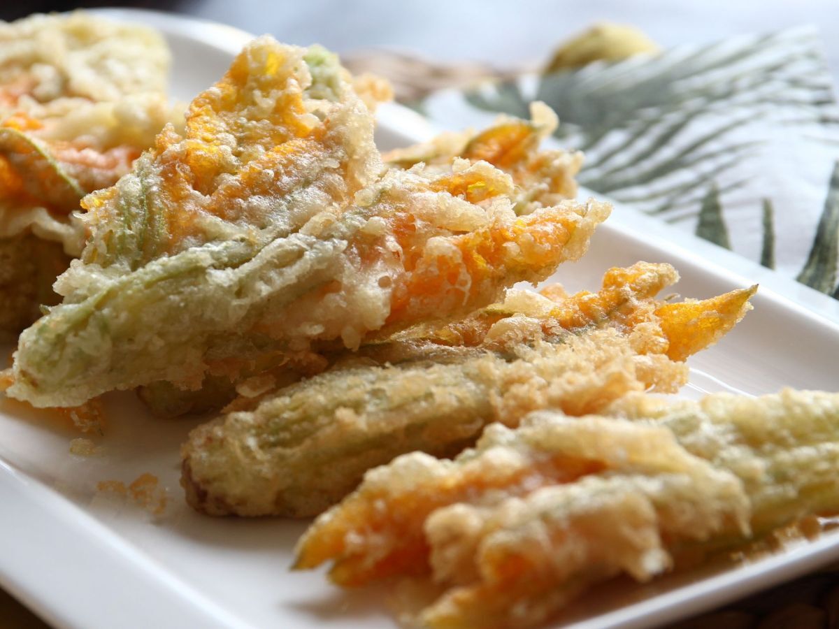 Stekta zucchiniblommor, receptet på smet med mousserande vatten - foto 6