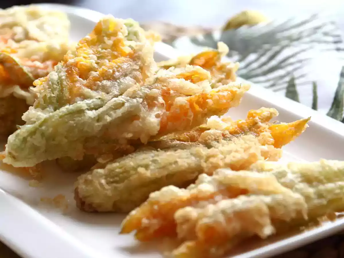 Stekta zucchiniblommor, receptet på smet med mousserande vatten - foto 6