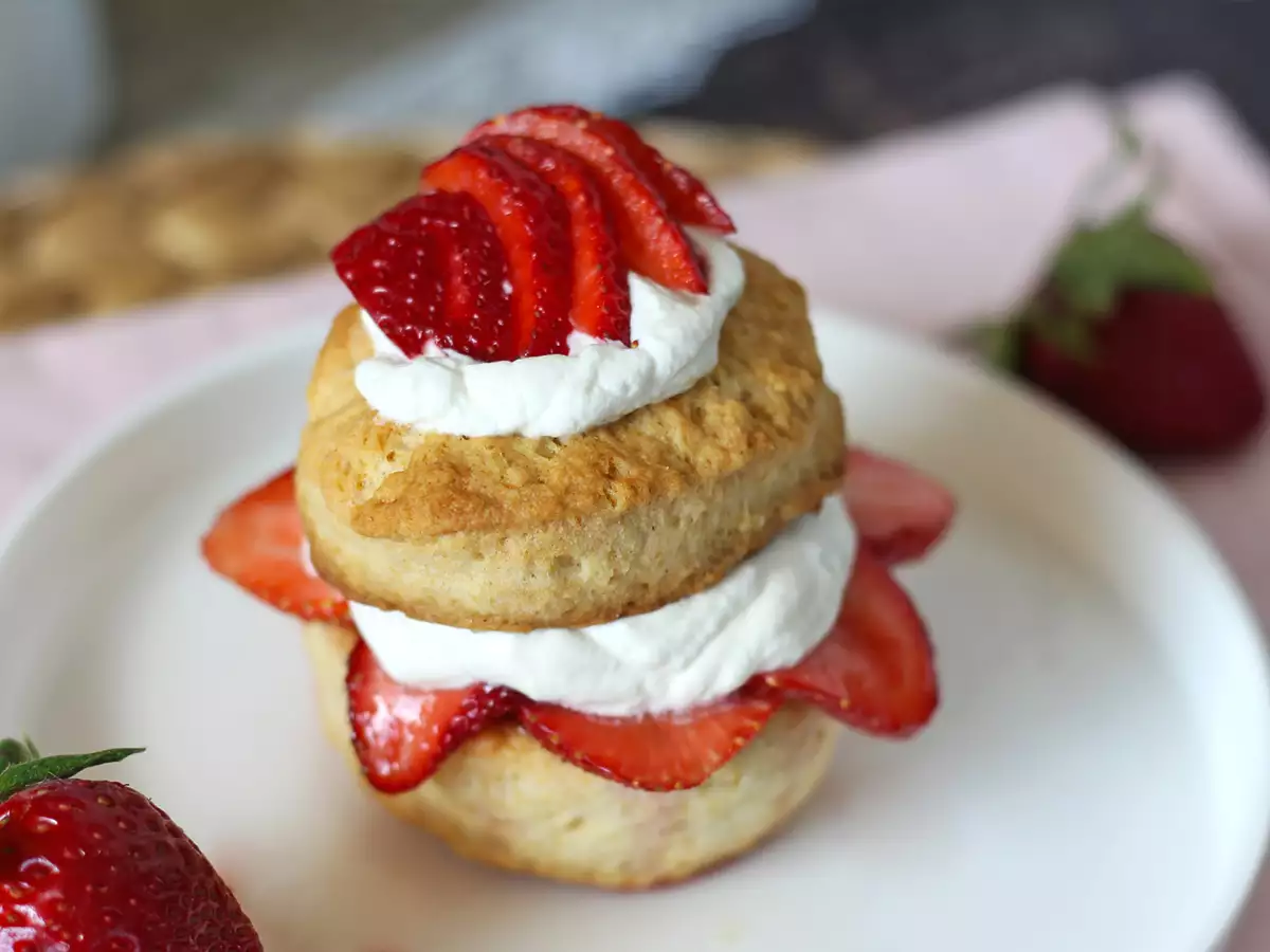 Strawberry shortcake – den amerikanska jordgubbstårtan med grädde som alltid lyckas - foto 3