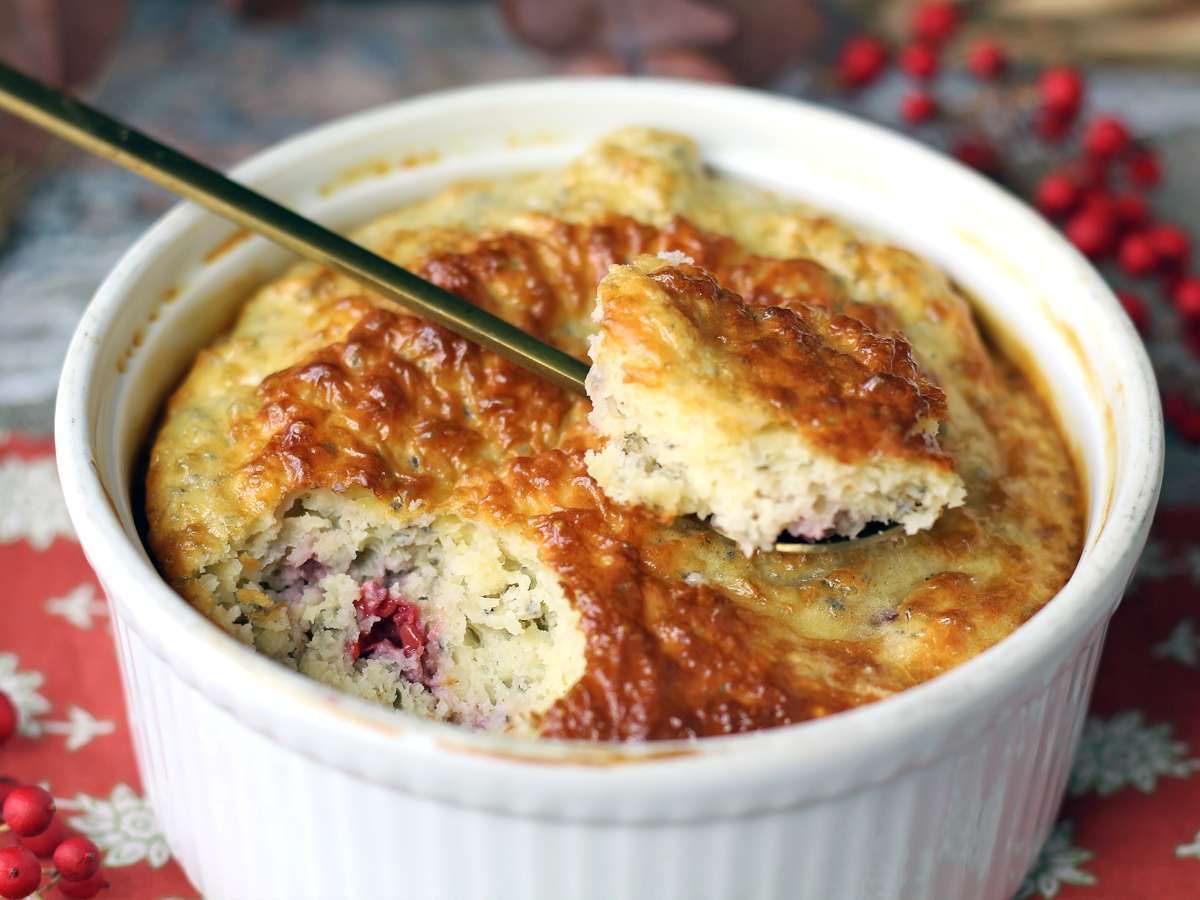 Superenkel proteinkaka med röd frukt