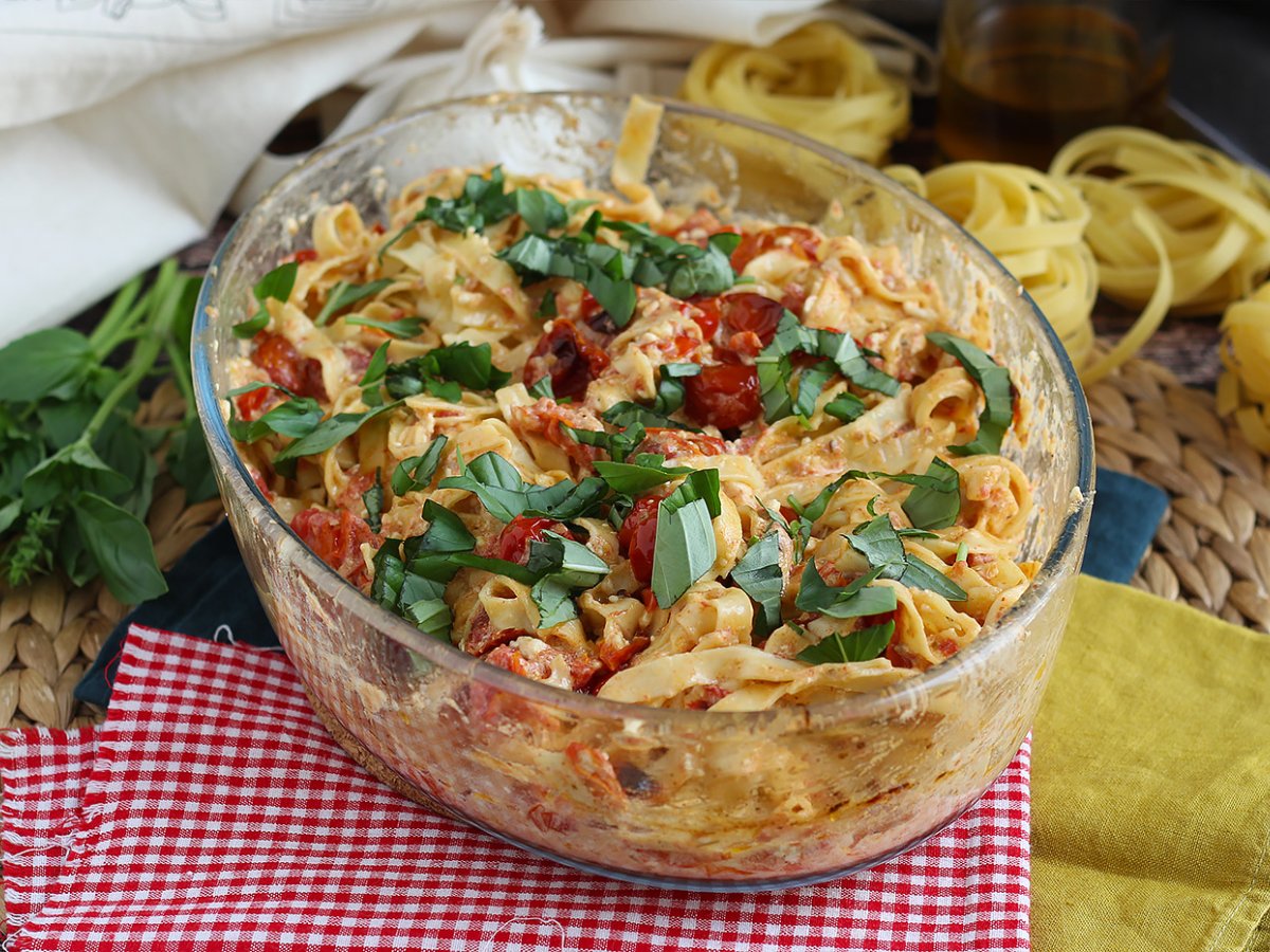 Tagliatelle med feta och körsbärstomater - bakad feta pasta - foto 5
