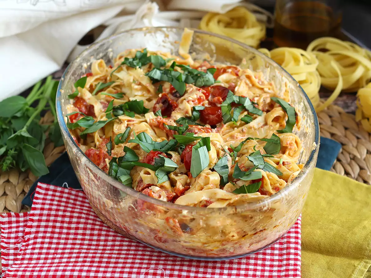 Tagliatelle med feta och körsbärstomater - bakad feta pasta - foto 5
