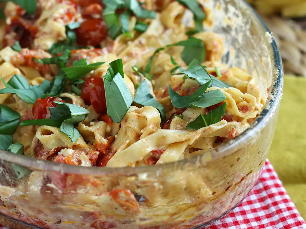 Tagliatelle med feta och körsbärstomater - bakad feta pasta - foto 6
