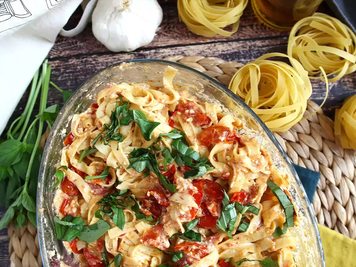 Tagliatelle med feta och körsbärstomater - bakad feta pasta - foto 7
