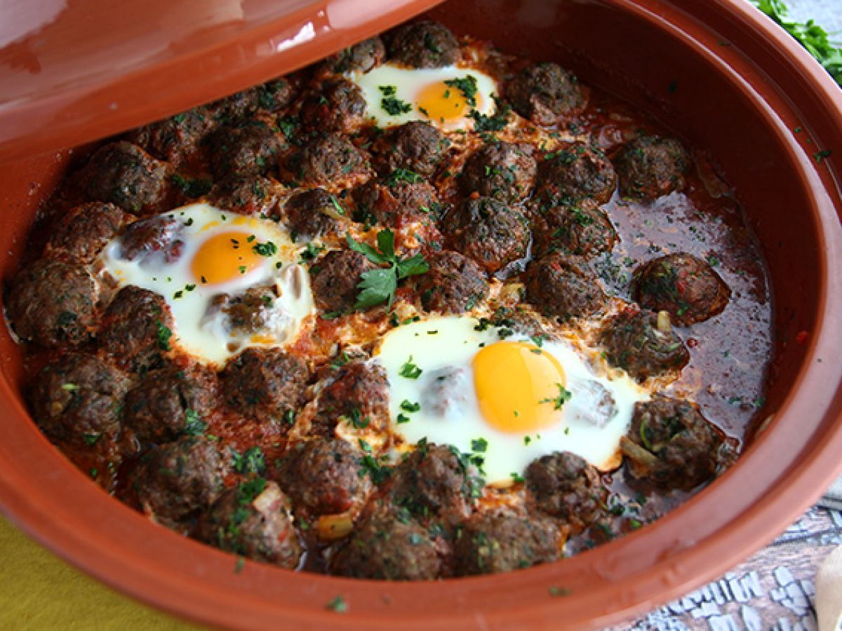 Tajine av kefta (köttbullar med kryddor och örter)