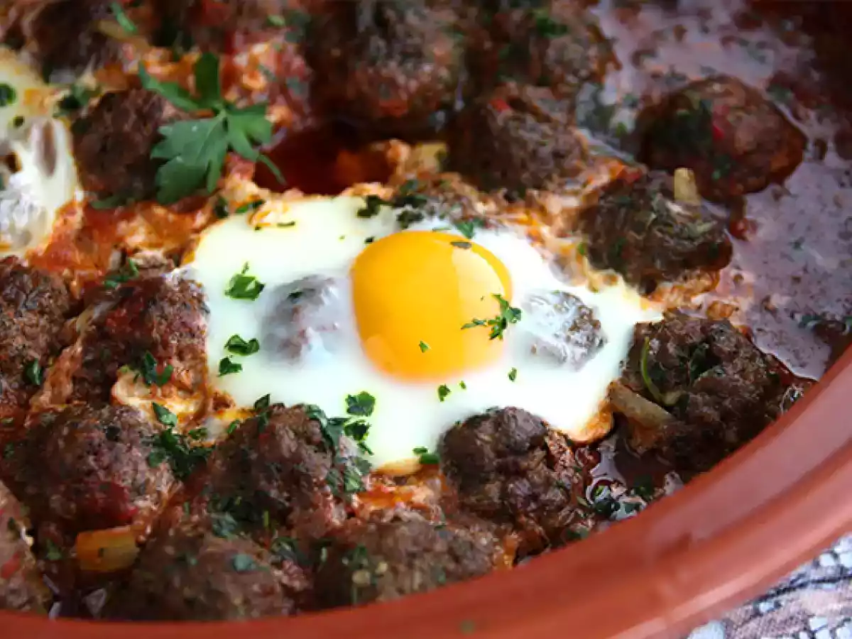 Tajine av kefta (köttbullar med kryddor och örter) - foto 3