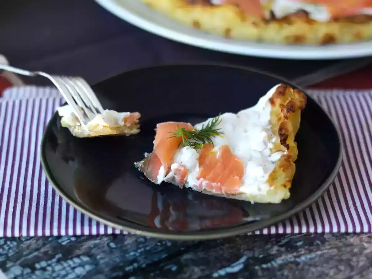 Tart med rökt lax och potatisbotten - foto 2