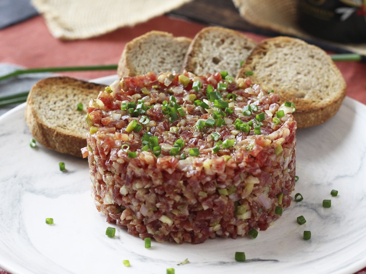 Tartar de fuet: en expressversion av den klassiska bifftartaren