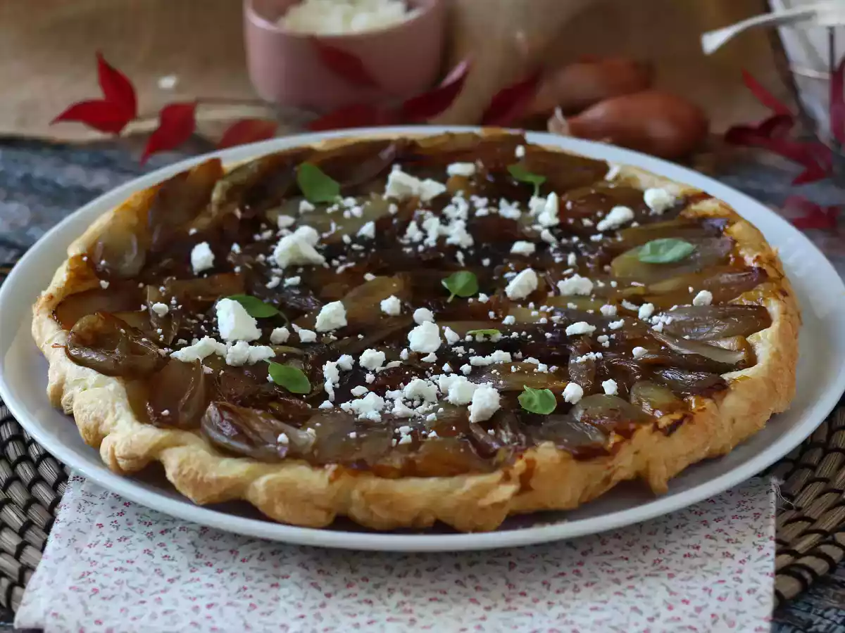 Tarte tatin med schalottenlök och fetaost, den oemotståndliga salta varianten!