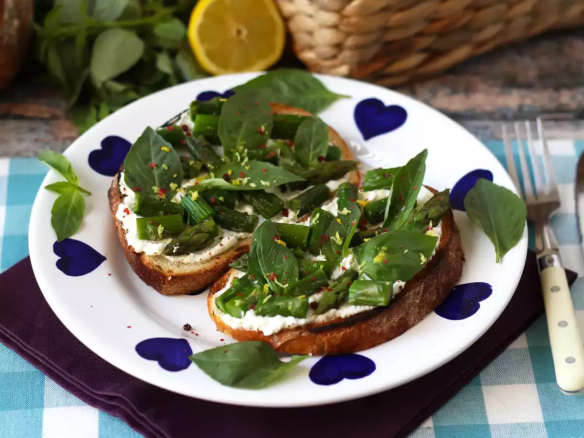Tartiner med sparris, citron och basilika-ricotta - foto 3