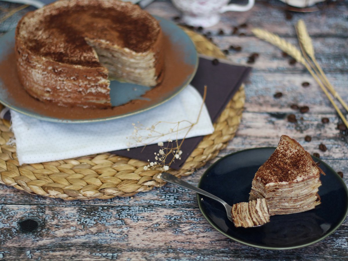 Tiramisu-liknande pannkakstårta med kaffe och kakao - foto 4