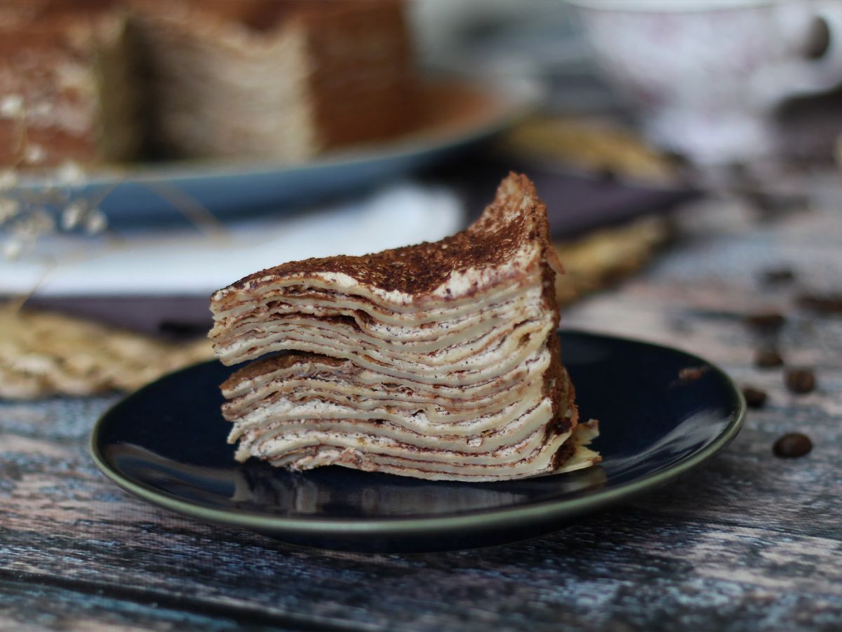 Tiramisu-liknande pannkakstårta med kaffe och kakao - foto 6