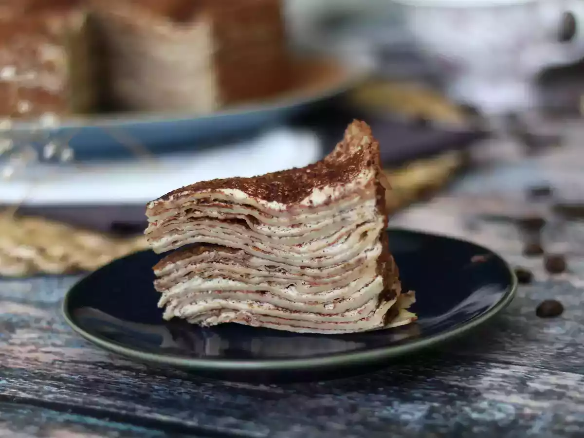 Tiramisu-liknande pannkakstårta med kaffe och kakao - foto 6