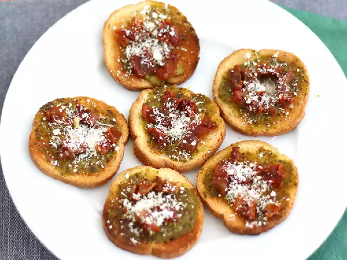 Toast med pesto, parmesan och soltorkade tomater - foto 2