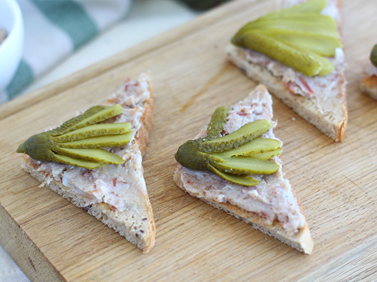 Toast med rillettes och cornichons - foto 2