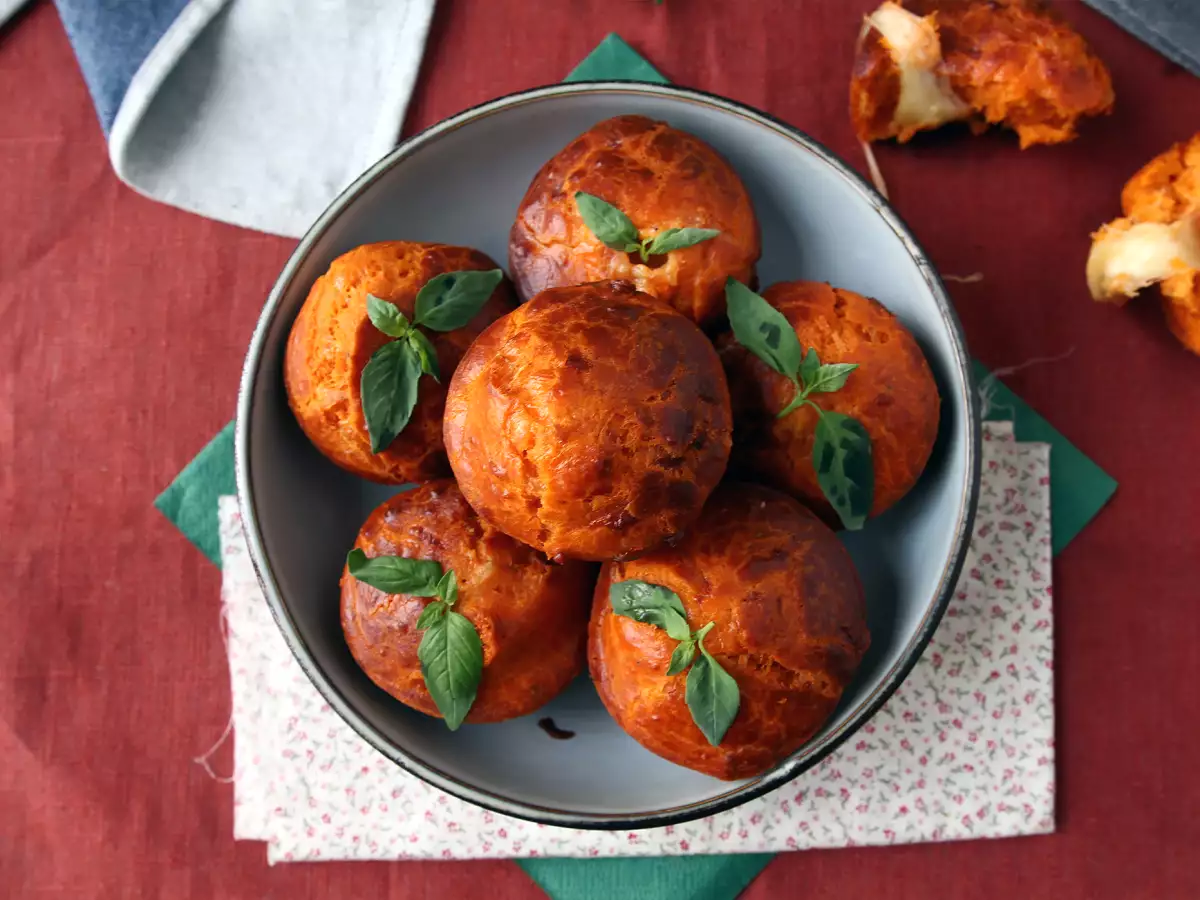 Tomatmuffins med ett smältande mozzarellahjärta - foto 5
