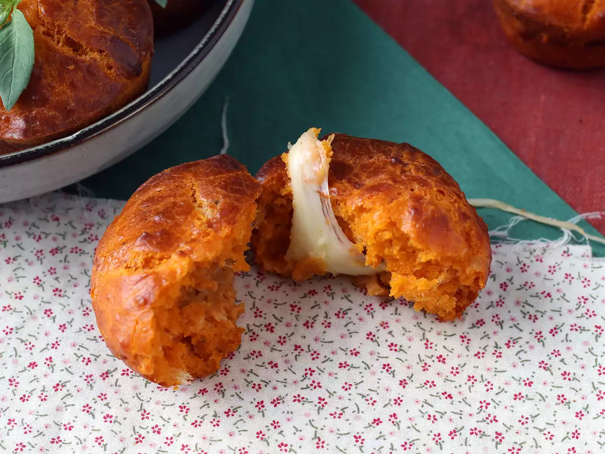 Tomatmuffins med ett smältande mozzarellahjärta - foto 7