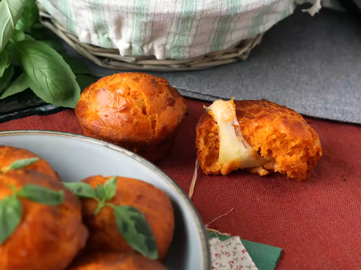 Tomatmuffins med smältande mozzarellahjärta - foto 2