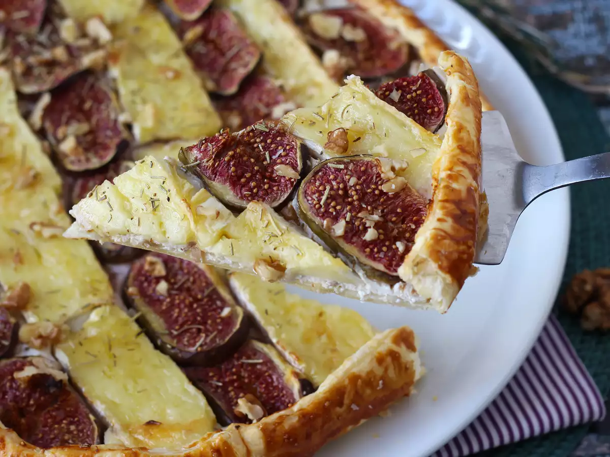 Tunn fikonpaj med brie och valnötter - foto 3