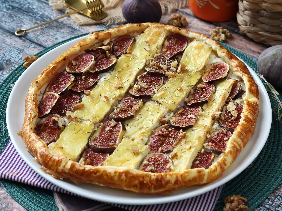 Tunn paj med fikon, brie och valnötter - foto 2