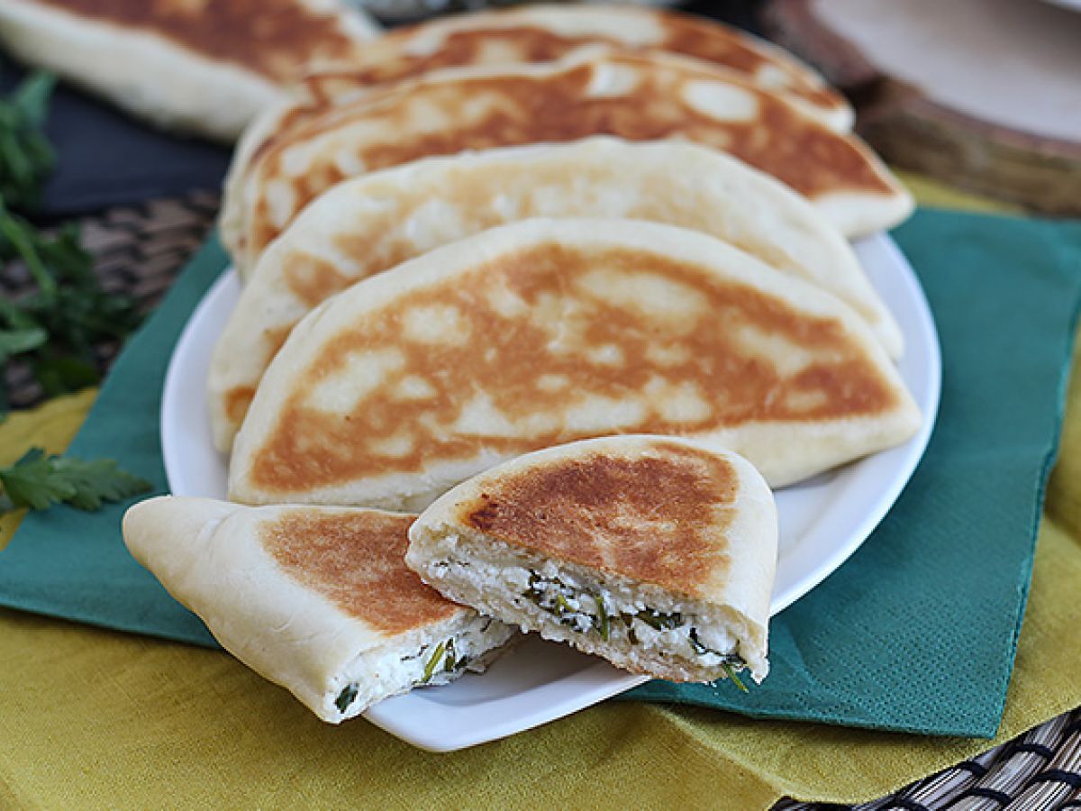 Turkiska pannkakor fyllda med fetaost, citron och persilja - Gözleme - foto 2