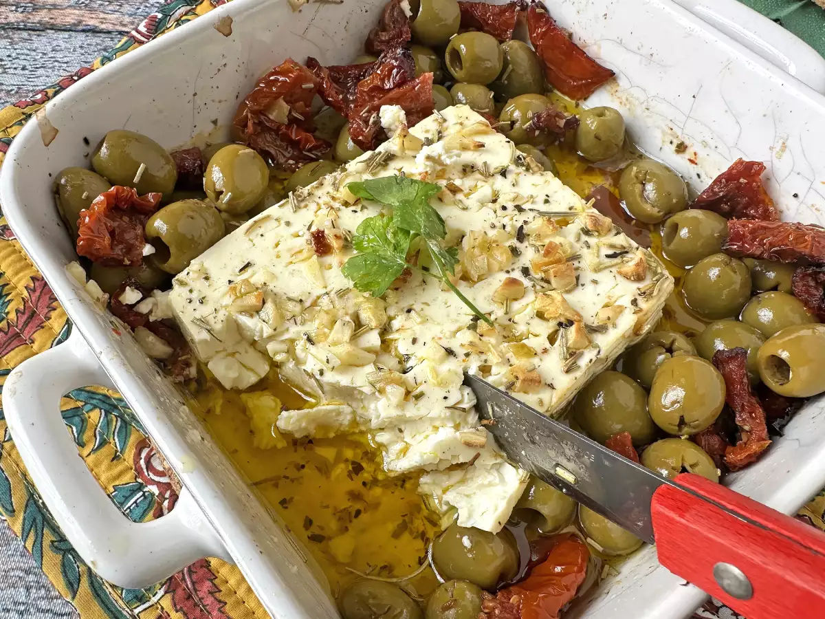 Ugnsbakad feta med soltorkade tomater och oliver i medelhavsstil - foto 5