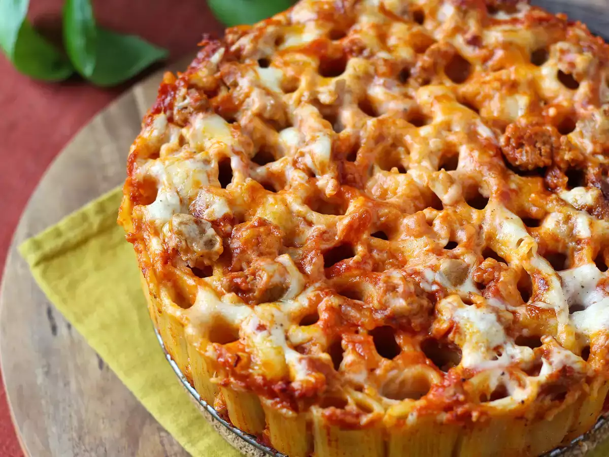 Ugnsbakad rigatoni-timbale med korv, bechamelsås och mozzarella - foto 2