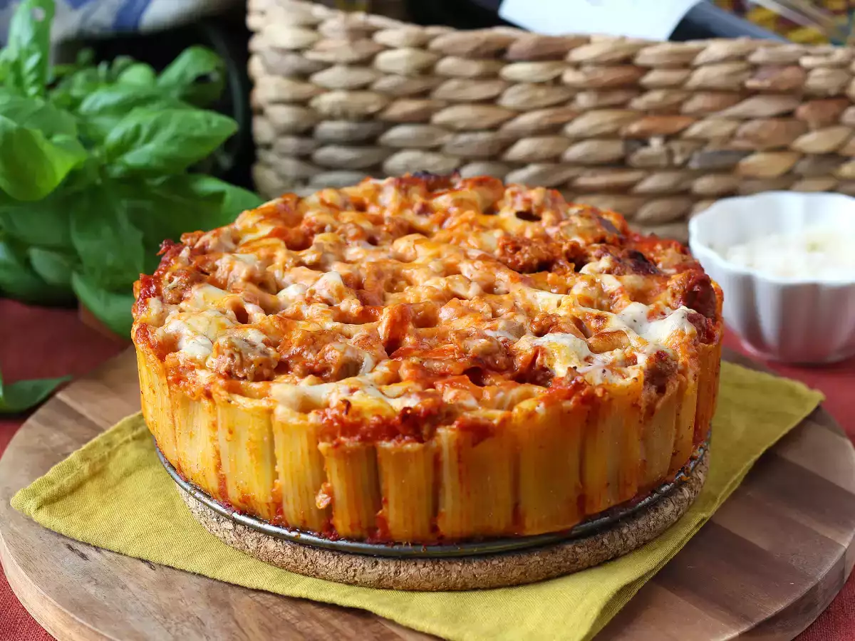 Ugnsbakad rigatoni-timbale med korv, bechamelsås och mozzarella - foto 4