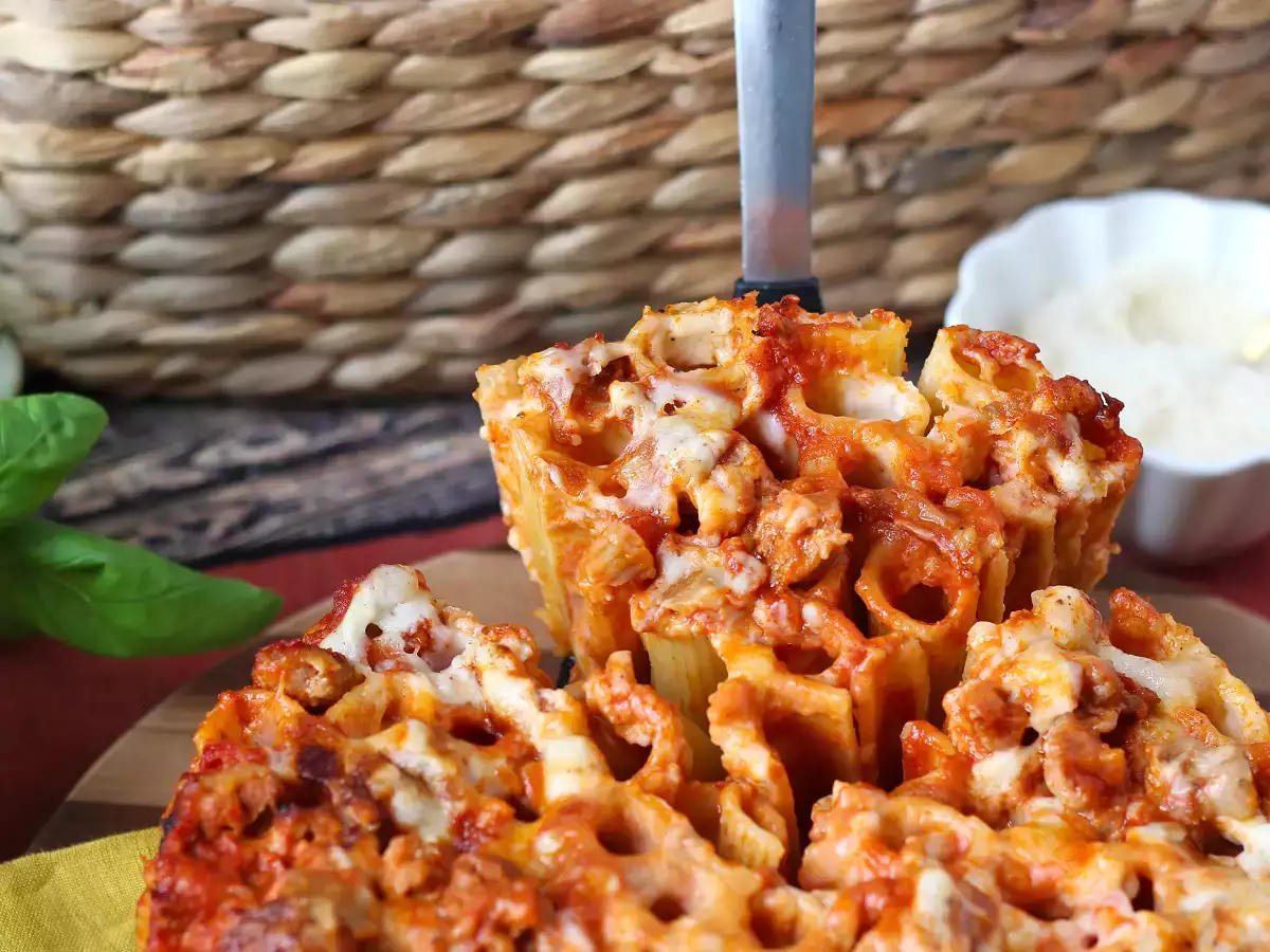 Ugnsbakad rigatoni-timbale med korv, bechamelsås och mozzarella - foto 6