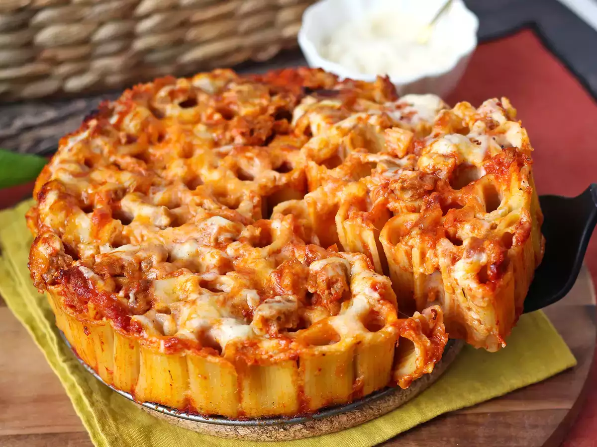 Ugnsbakad rigatoni-timbale med korv, bechamelsås och mozzarella - foto 8