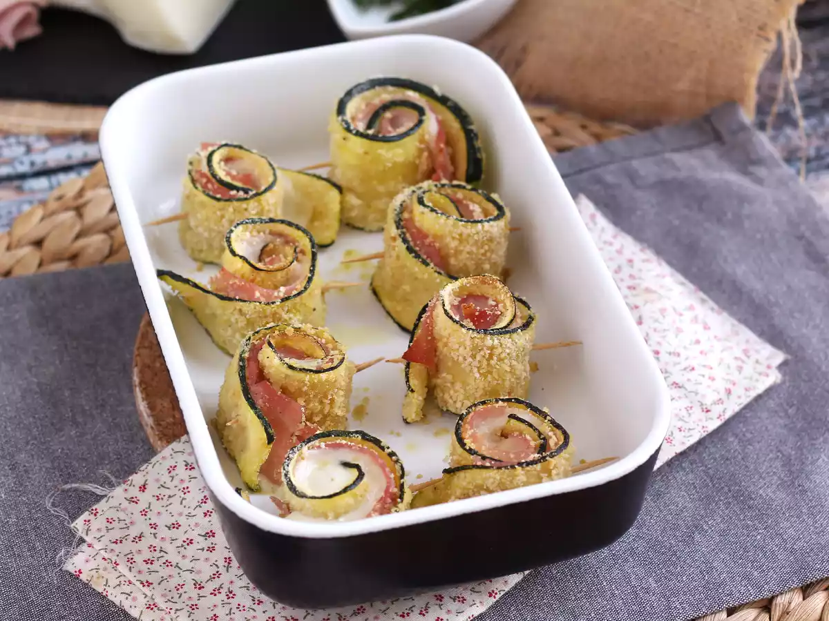 Ugnsbakade zucchinirullar med skinka och scamorzaost - foto 3