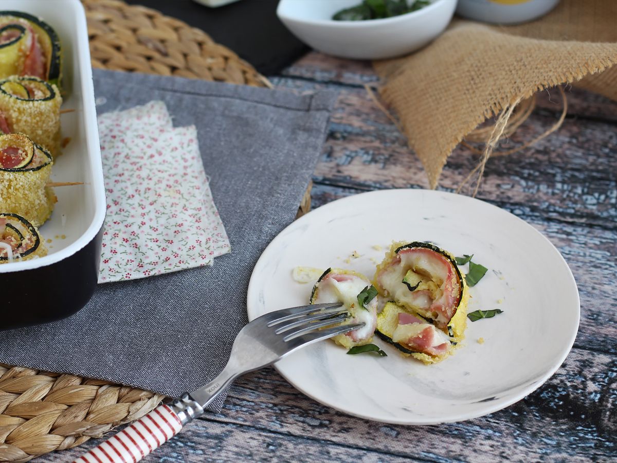 Ugnsbakade zucchinirullar med skinka och scamorzaost - foto 4