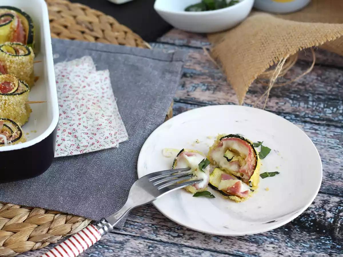 Ugnsbakade zucchinirullar med skinka och scamorzaost - foto 4