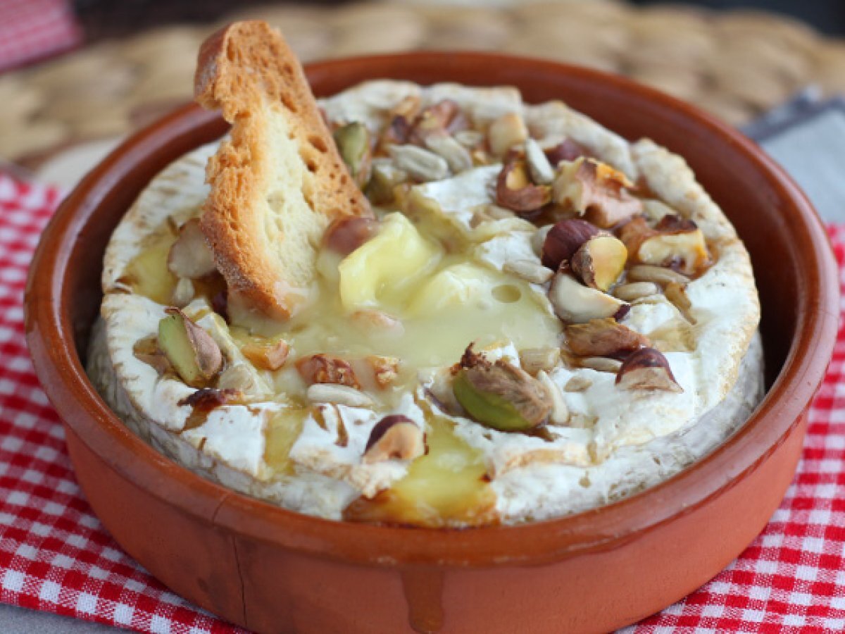 Ugnsrostad camembert med honung och valnötter - foto 4
