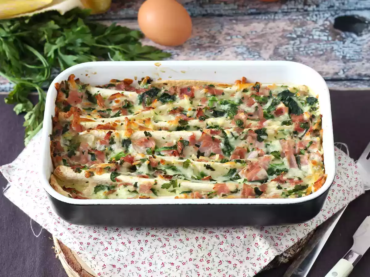 Vad man ska göra med tortillas? Gratäng med skinka, spenat och mozzarella på kruskakemässigt vis