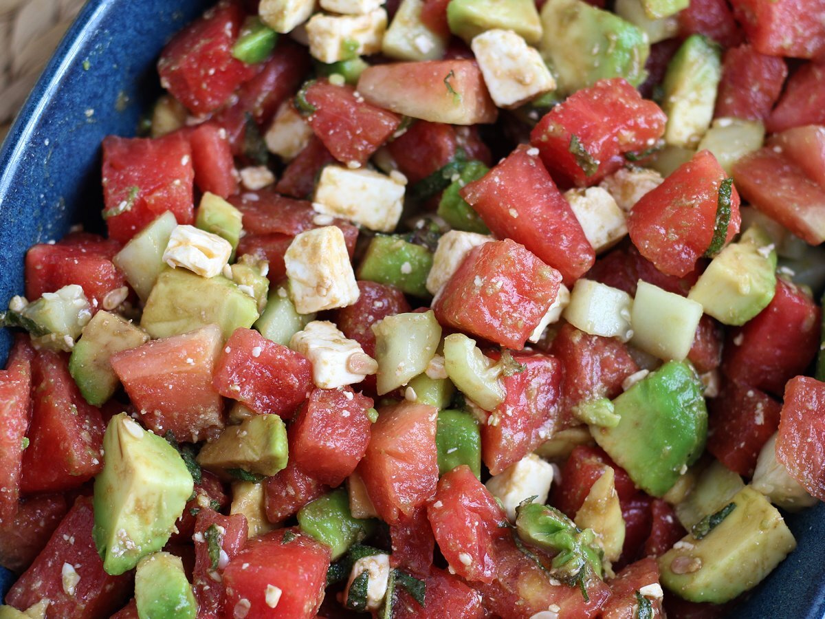 Vattenmelon-, fetaost-, avokado- och gurksallad: extra fräsch! - foto 3