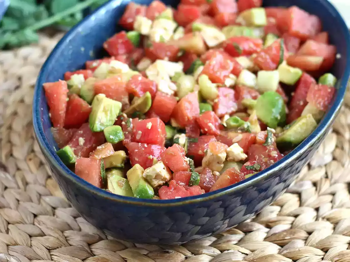 Vattenmelon-, fetaost-, avokado- och gurksallad: extra fräsch! - foto 4