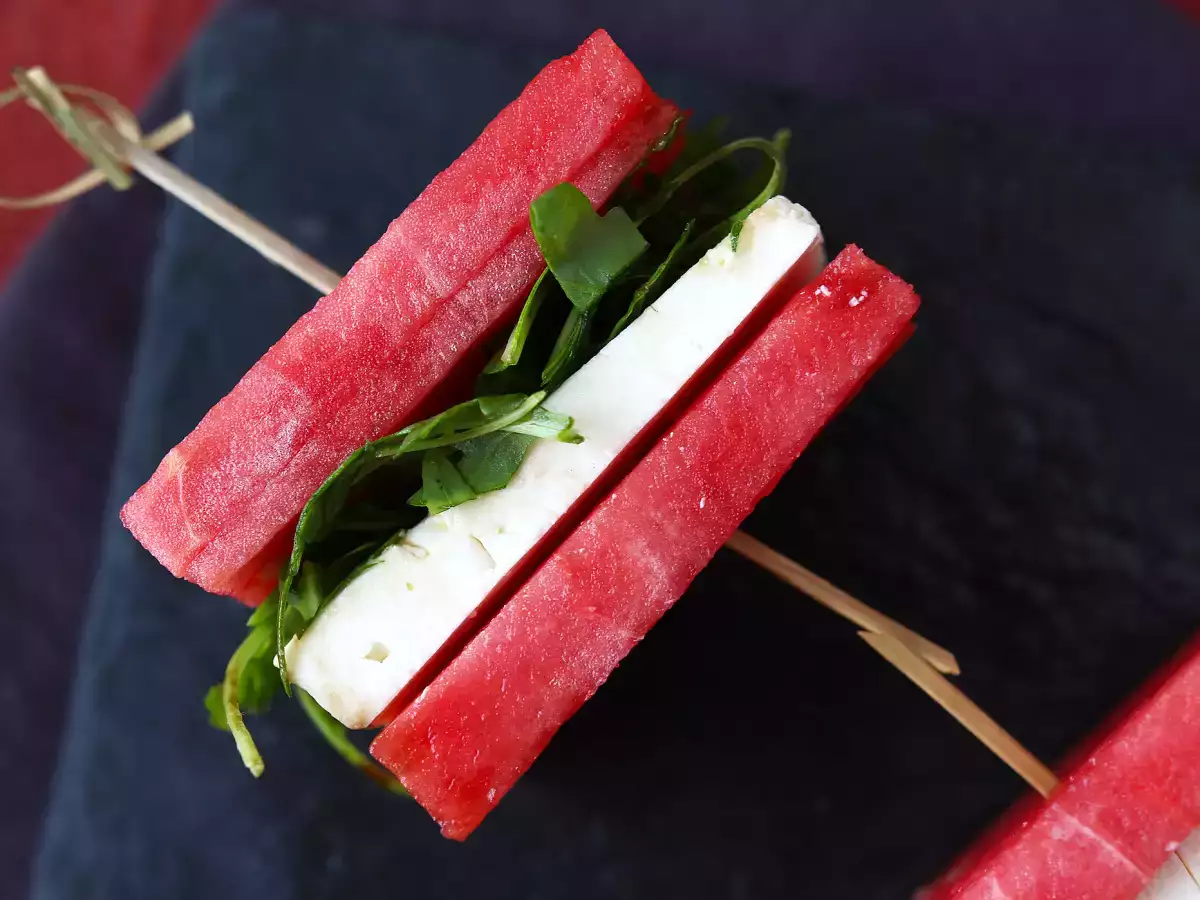 Vattenmelonsmacka med fetaost och ruccola – det virala, superfräscha sommarreceptet! - foto 2