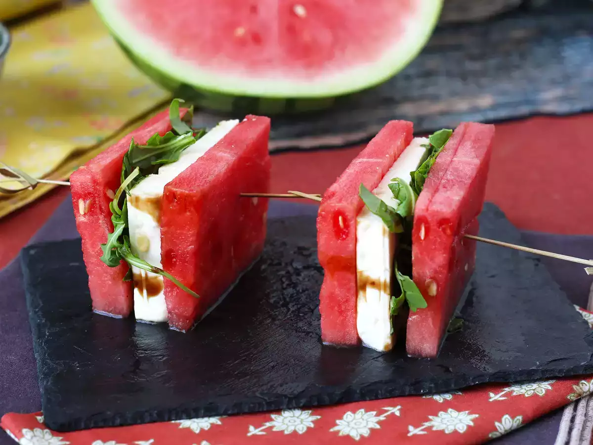Vattenmelonsmacka med fetaost och ruccola – det virala, superfräscha sommarreceptet! - foto 4