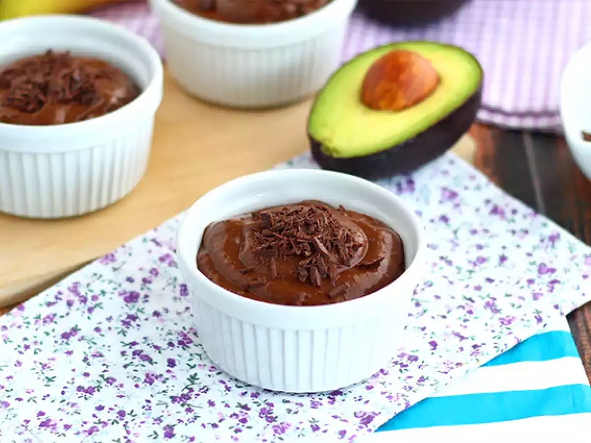 Vegansk dessertkräm med choklad, banan och avokado
