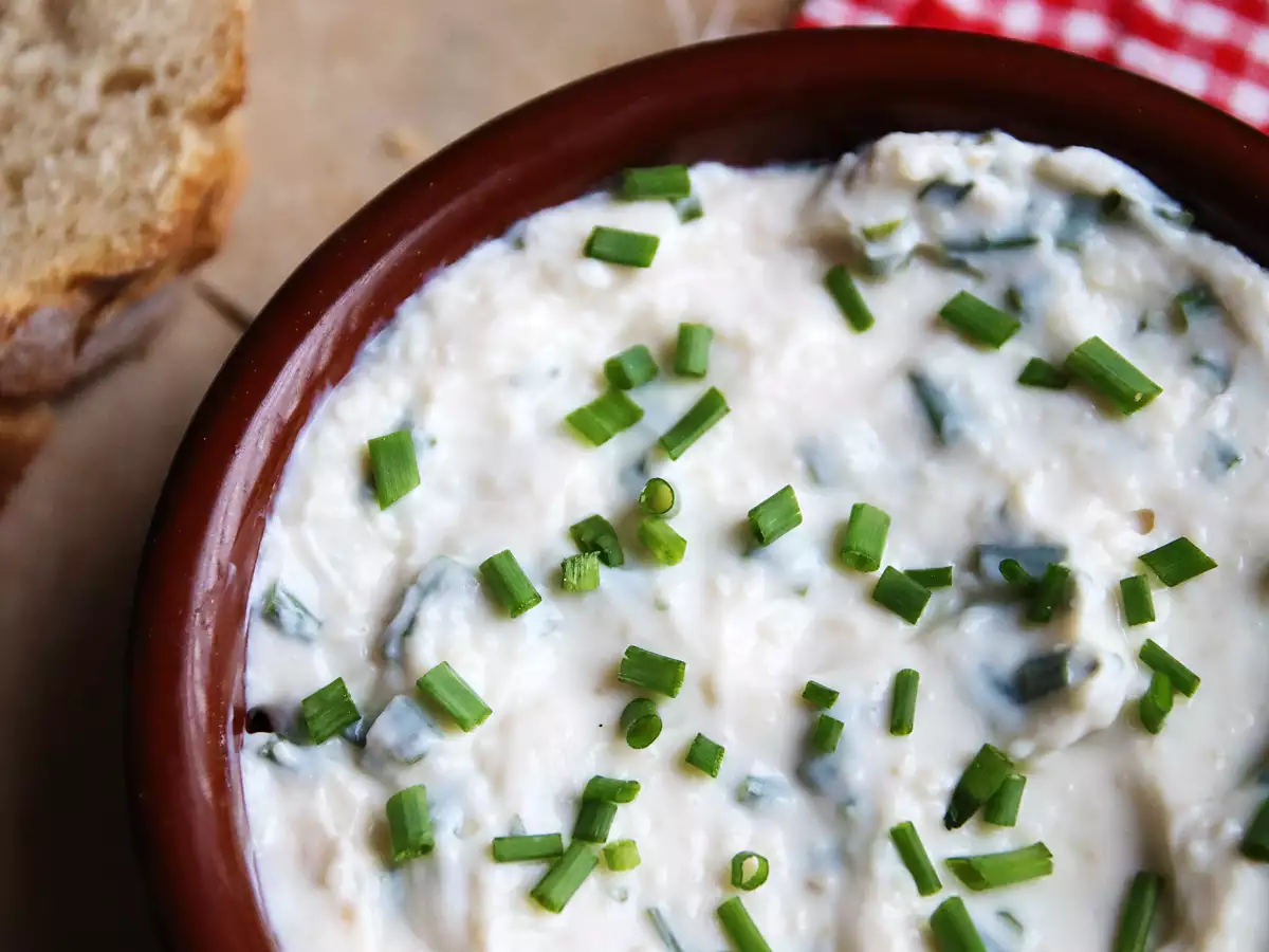 Vegansk färskost med vitlök och örter på sojayoghurt - foto 3