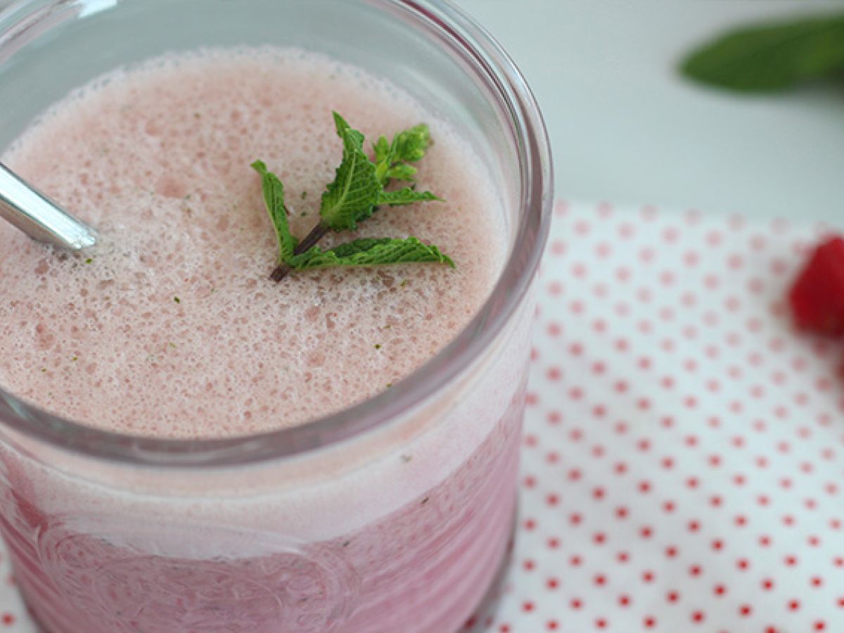 Vegansk hallon- och mintmilkshake - foto 2
