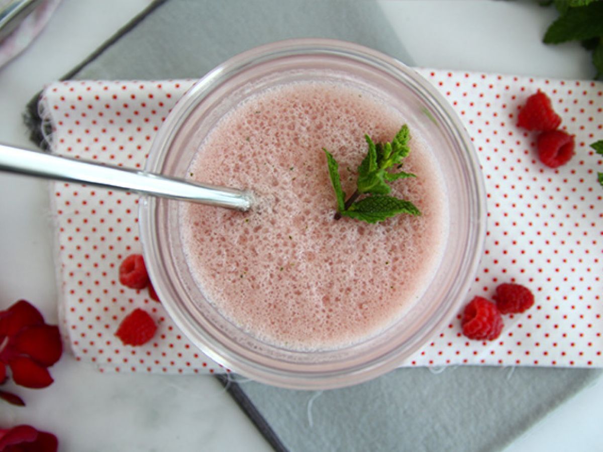 Vegansk hallon- och mintmilkshake - foto 3