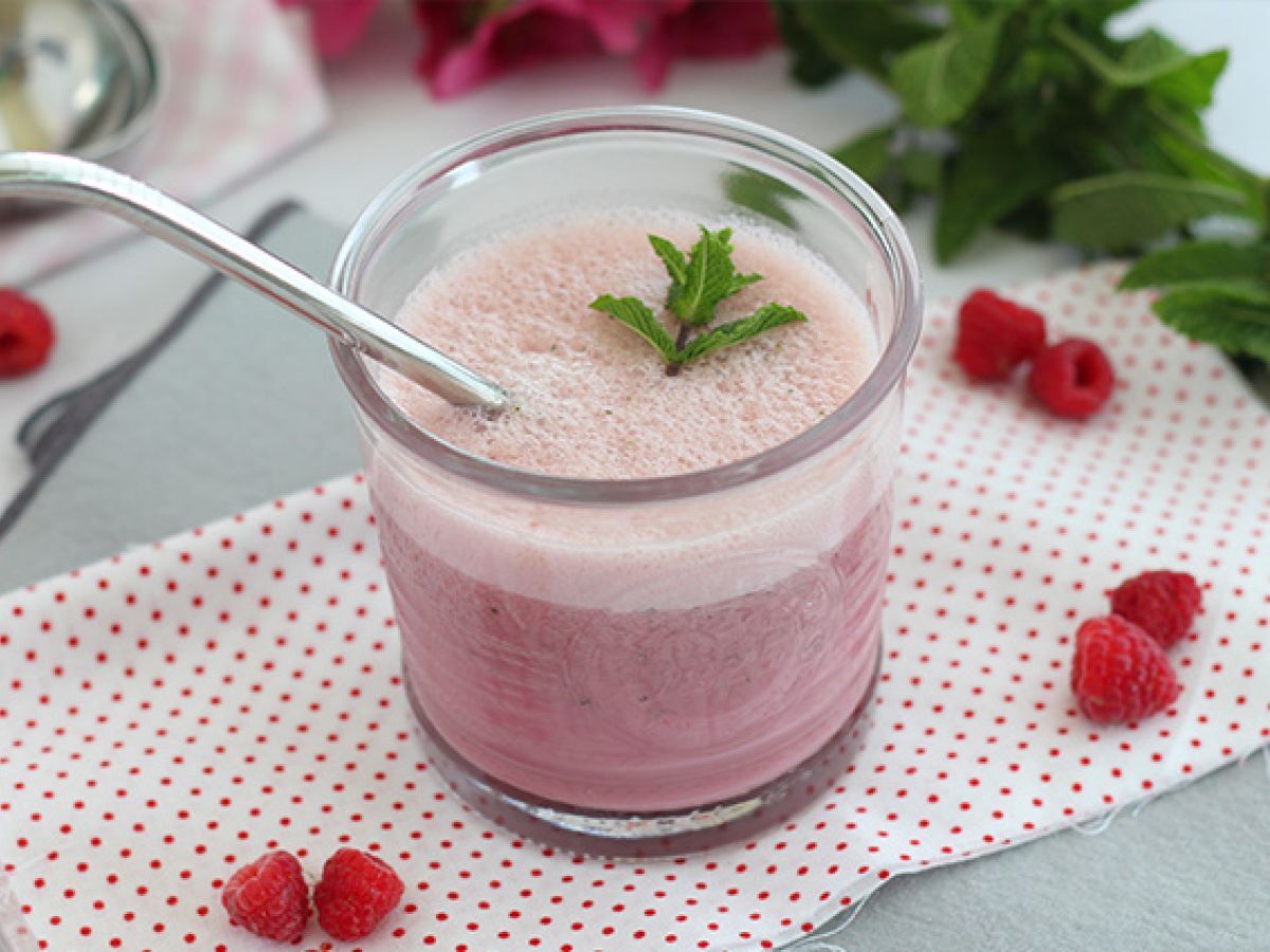 Vegansk hallon- och mintmilkshake - foto 4