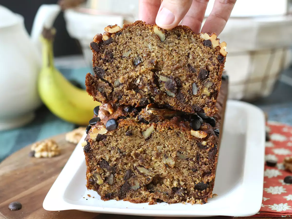 Veganskt bananbröd med miso, valnötter och choklad - foto 5